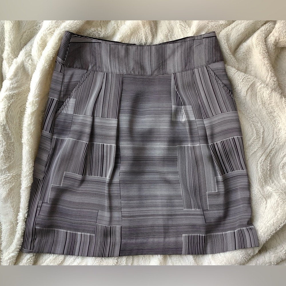 RW & CO black, grey & white, geometric print skirt.